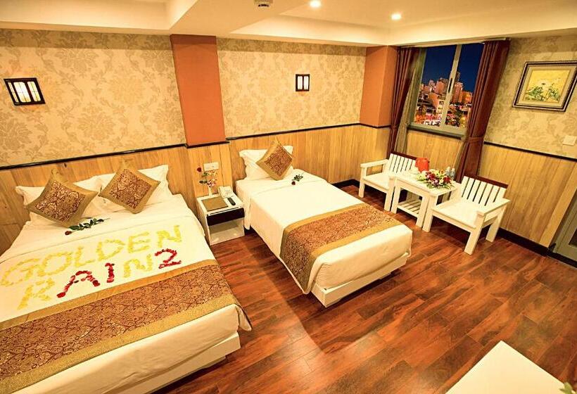 اتاق لوکس با چشمانداز شهر, Golden Rain 2