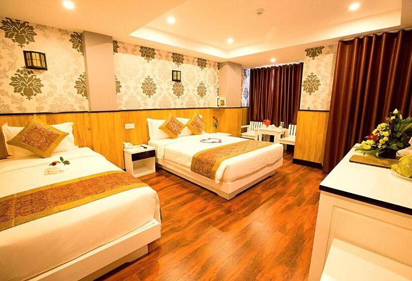 اتاق لوکس با چشمانداز دریا, Golden Rain 2