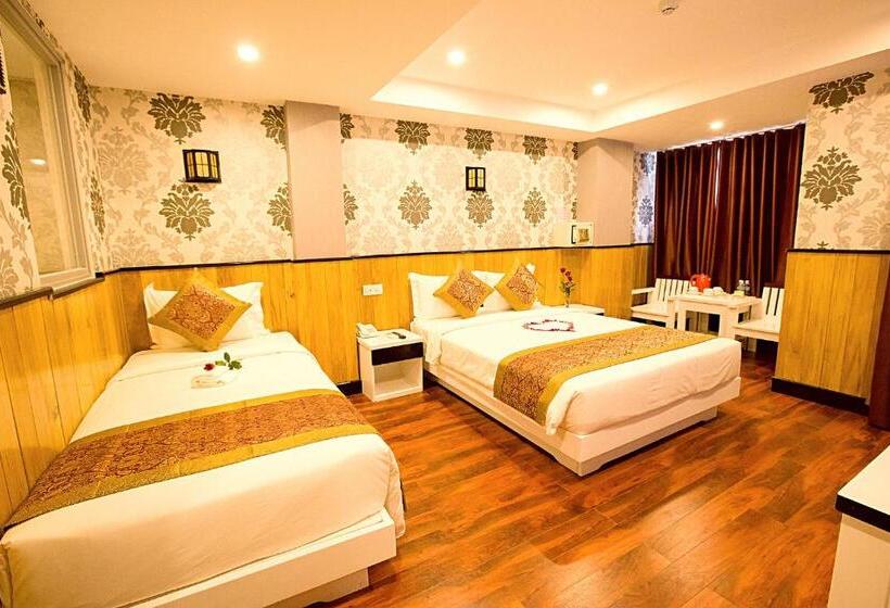 اتاق لوکس با چشمانداز دریا, Golden Rain 2