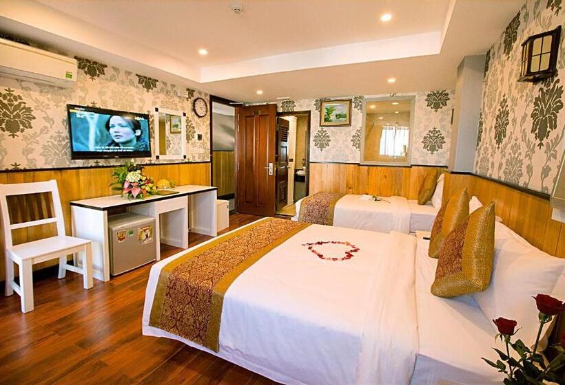 اتاق لوکس با چشمانداز دریا, Golden Rain 2