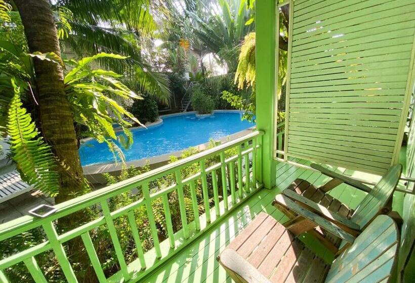 带泳池观景的豪华房, Green Gallery Beach Boutique