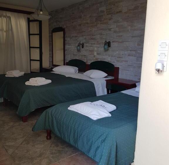 غرفة قياسية ثلاثية, Naxos Beach