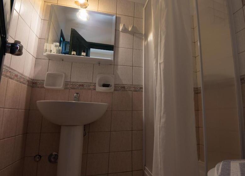 غرفة قياسية ثلاثية, Naxos Beach