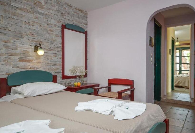 غرفة قياسية متصلة, Naxos Beach