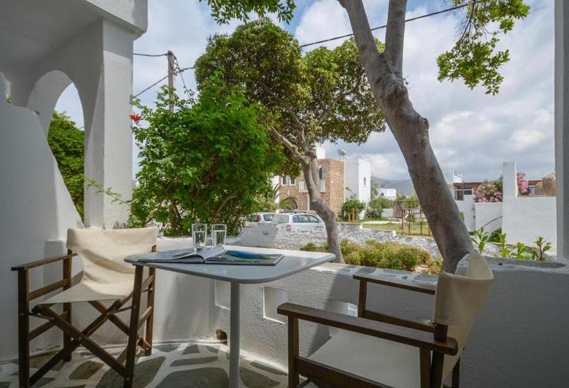 غرفة قياسية متصلة, Naxos Beach