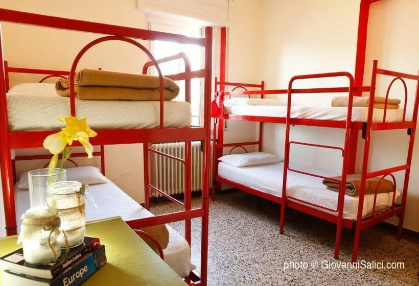 Habitació Quàdruple Estàndard, Lake Como Hostel