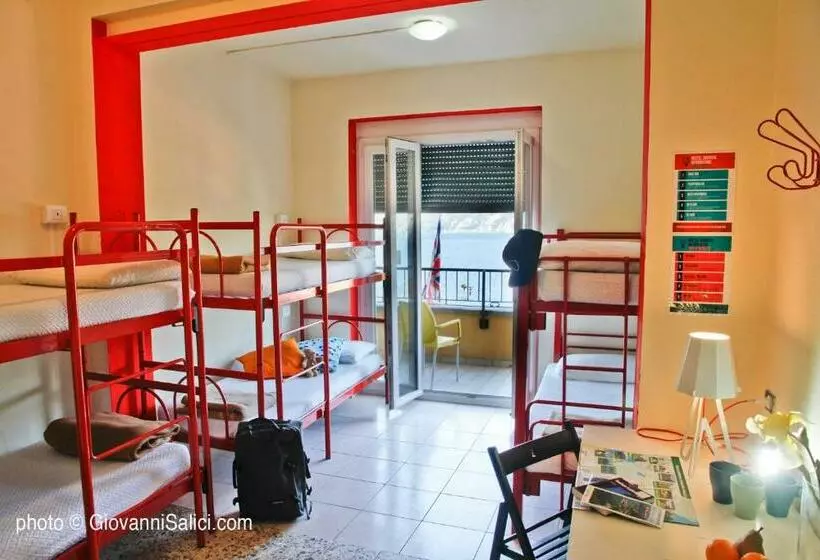 Habitació Quàdruple Estàndard, Lake Como Hostel