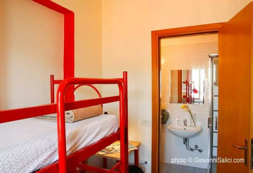 Habitació Quàdruple Estàndard, Lake Como Hostel