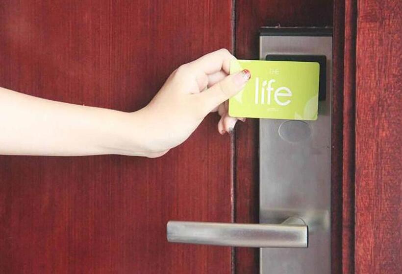 חדר דלוקס, The Life Hotels