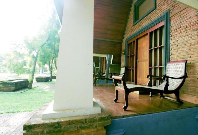 کلبه ییلاقی, Avasta Resort