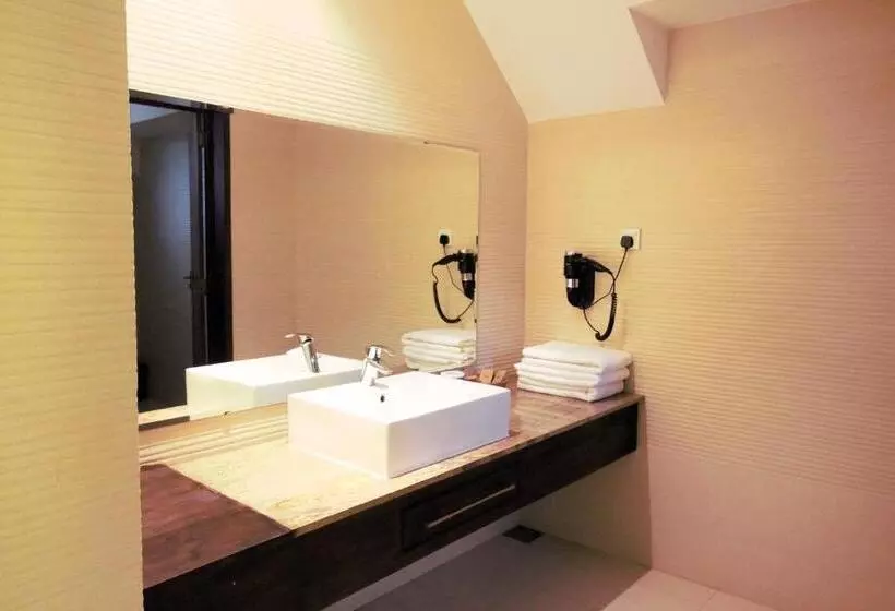 Deluxe Kolmen Hengen Huone, Avasta Resort