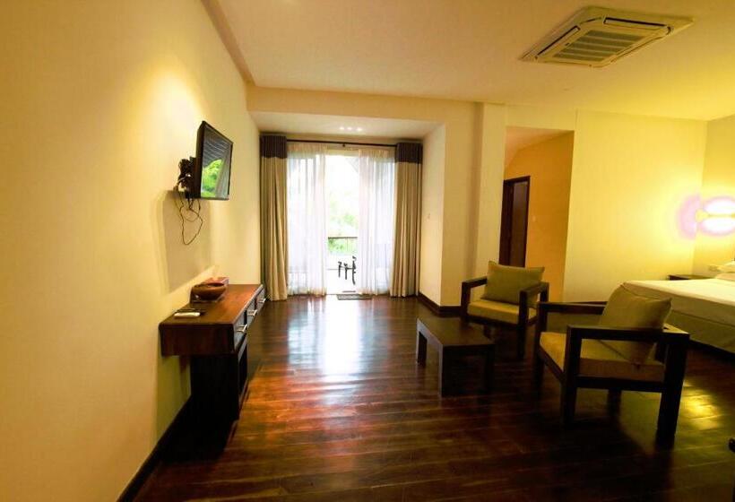 اتاق لوکس سه تخته, Avasta Resort