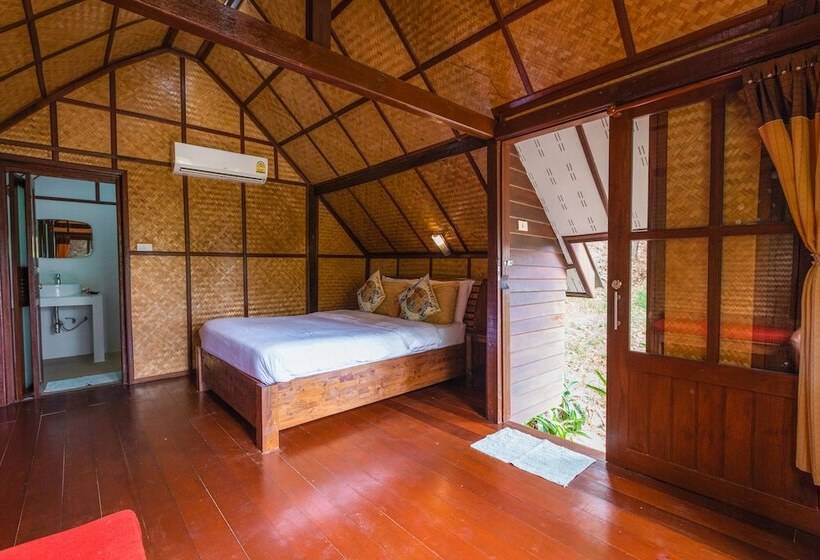 小室, Coral View Resort