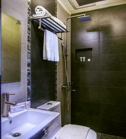 Номер Premium Вид на Бассейн, Eloisa Royal Suites