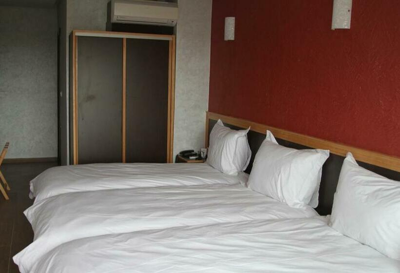 스탠다드 트리플 룸 테라스, Belle Vue Et Spa