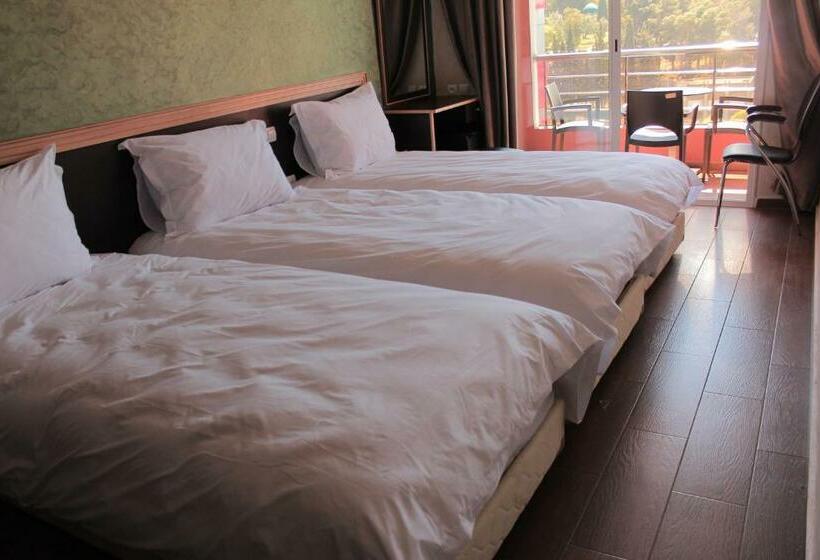 스탠다드 트리플 룸 테라스, Belle Vue Et Spa