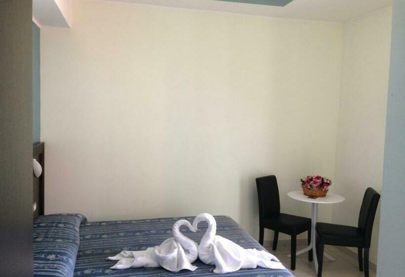 豪华海景房带阳台, La Rosetta Scauri