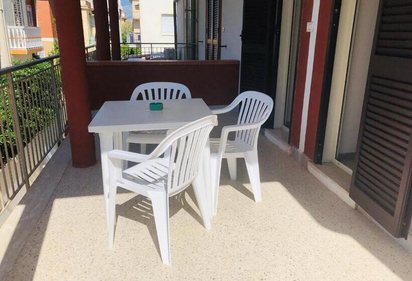 海景标准间带阳台, La Rosetta Scauri