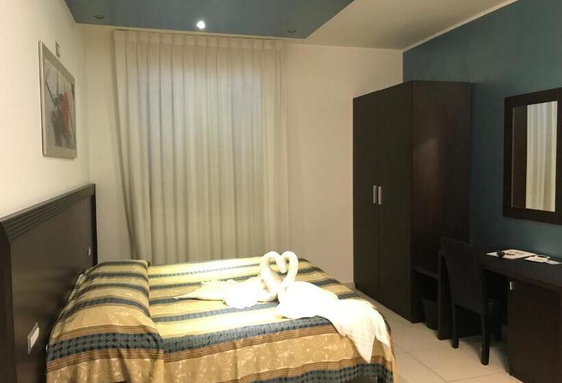 三人经典房间, La Rosetta Scauri