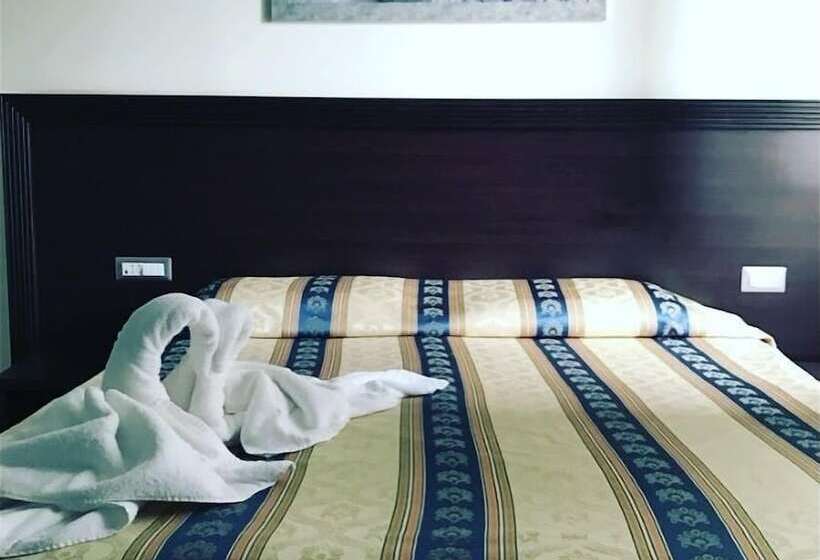 三人经典房间, La Rosetta Scauri