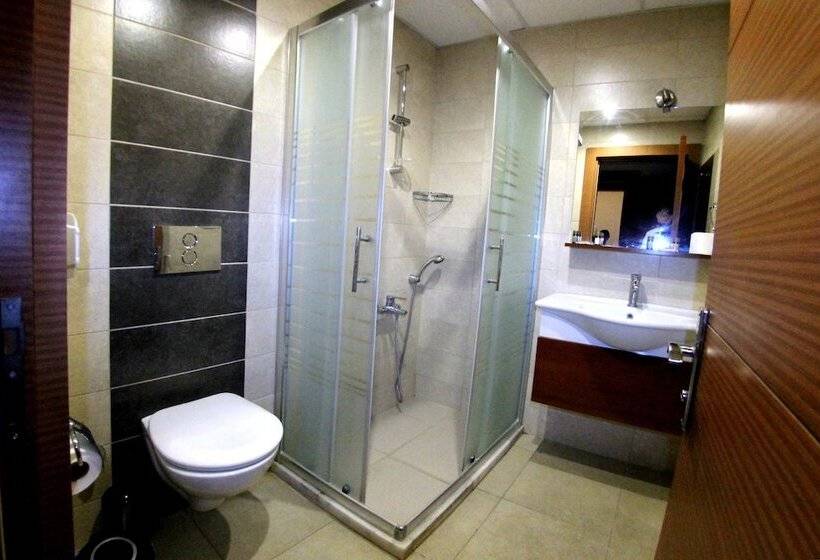 デラックスルーム, Selena