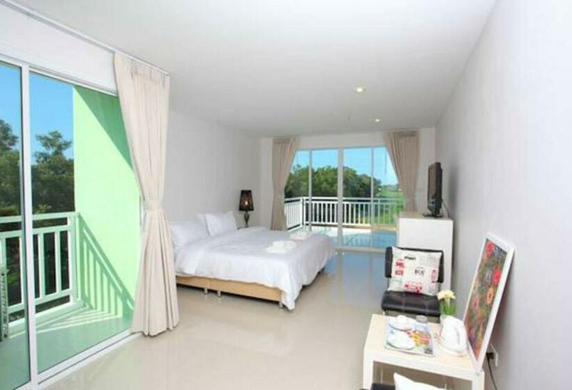 غرفة قياسية مزوَّدة بشُرفة, The Terrace