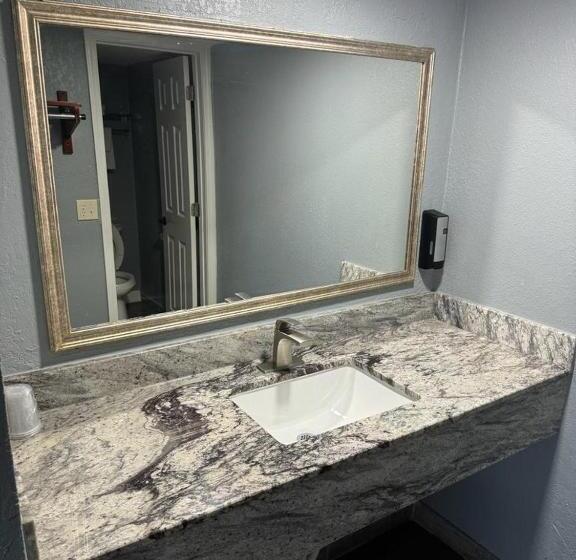 غرفة قياسية سرير كينج, Midtown Lodge