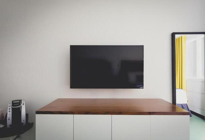 غرفه قياسيه سريرين مزدوجين, Mylo