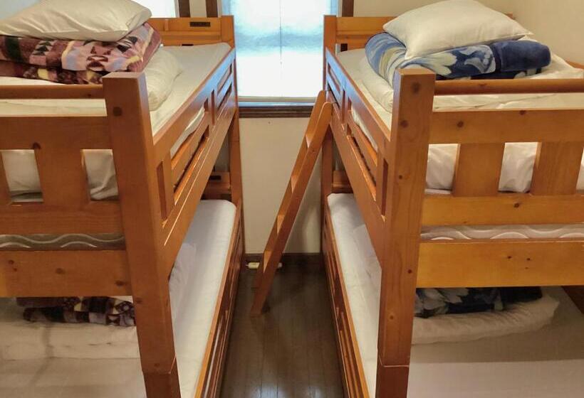 浴室共有スタンダード４人用ルーム, Iza Kamakura Guest House And Bar