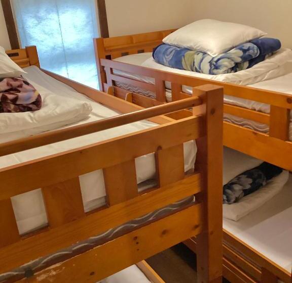 浴室共有スタンダード４人用ルーム, Iza Kamakura Guest House And Bar