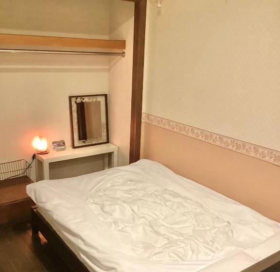 ダブルベッドのベーシックルーム, Iza Kamakura Guest House And Bar