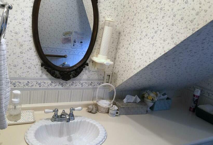 浴室共有スタンダード４人用ルーム, Iza Kamakura Guest House And Bar