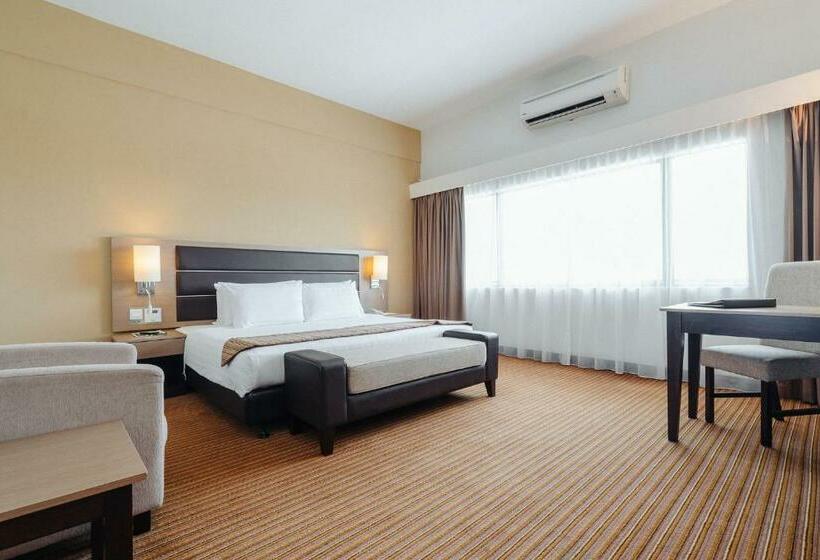 디럭스 룸 킹사이즈 침대, Raia Hotel & Convention Centre Terengganu
