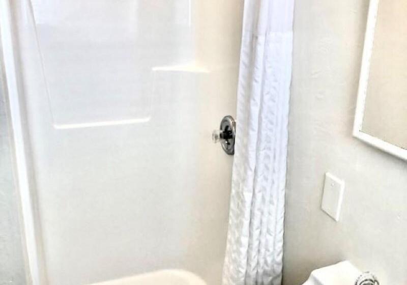 キングサイズベッドのスタンダードルーム, Southwinds Motel