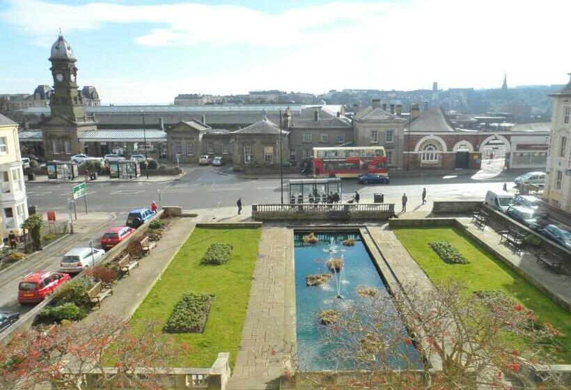 Семейный Номер, Admiral Guest House