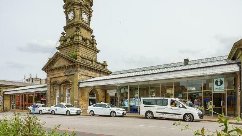 Стандартный Номер Нижний Этаж, Admiral Guest House