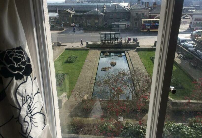 Номер Стандарт, Admiral Guest House