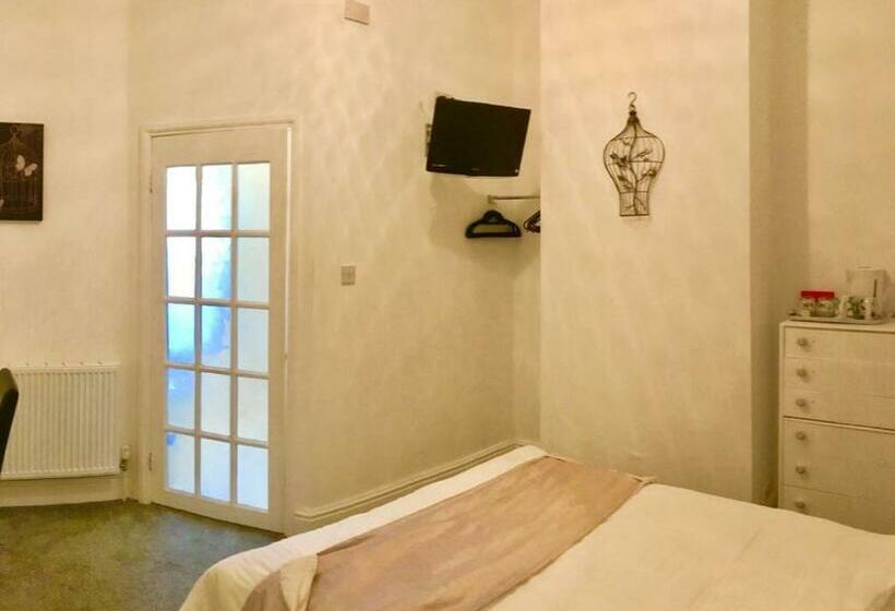 Стандартный Номер Нижний Этаж, Admiral Guest House