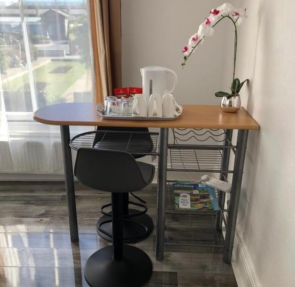 Семейный Номер, Admiral Guest House