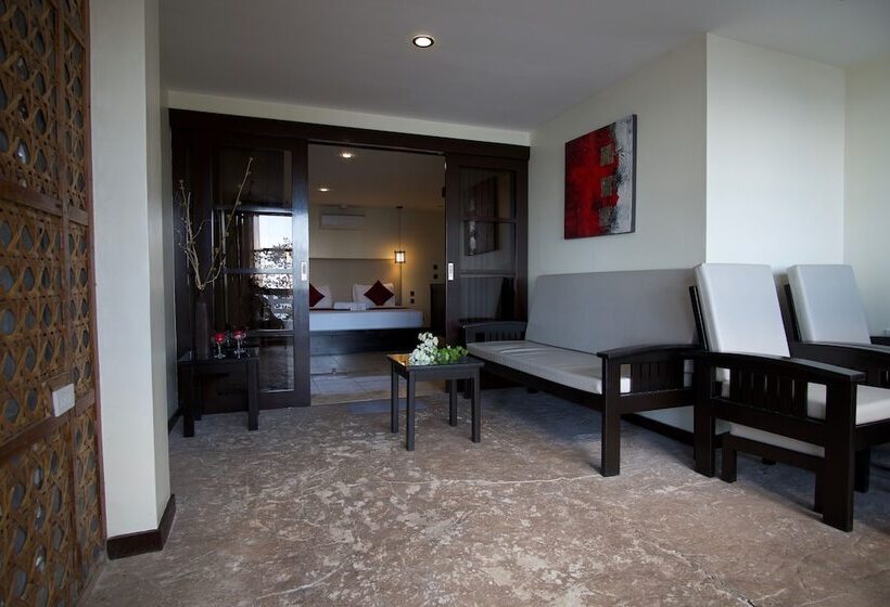 سوییت با چشمانداز دریا, Cliffside Resort