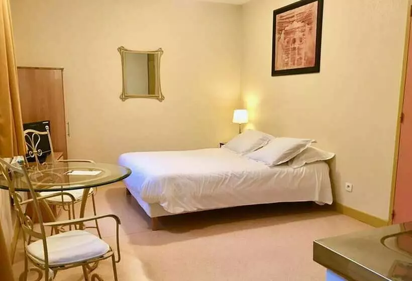 スタンダードスタジオ, Coin D Aubrac Hôtel Restaurant Spa De Luxe