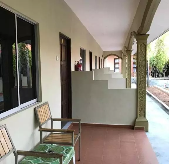 اتاق استاندارد سه نفره, Dhania Cenang Beach Motel