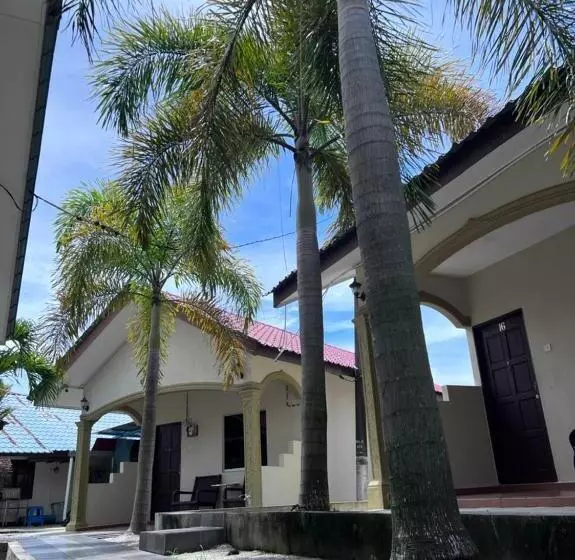 اتاق استاندارد سه نفره, Dhania Cenang Beach Motel