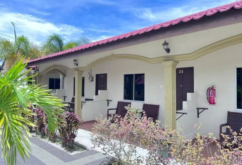 اتاق استاندارد سه نفره, Dhania Cenang Beach Motel