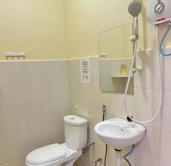 اتاق استاندارد سه نفره, Dhania Cenang Beach Motel