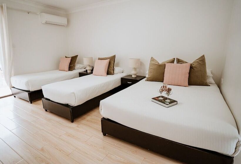 חדר משפחתי, The Lodge Jamberoo