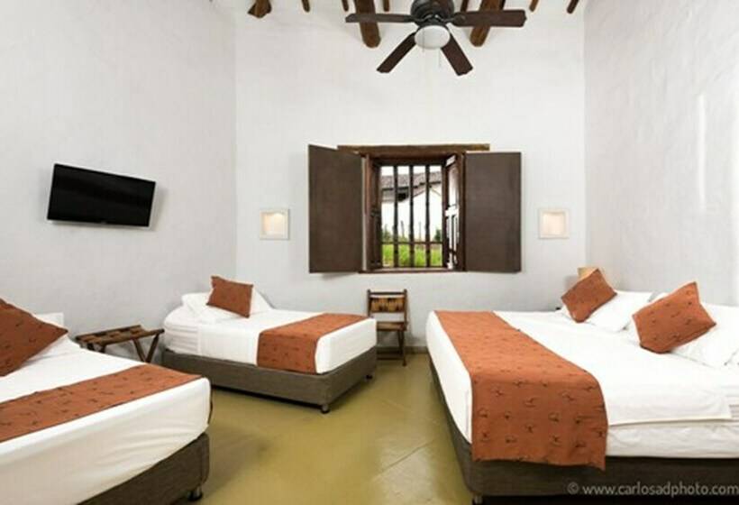 غرفة قياسية رباعية, Hicasua Y Centro De Convenciones