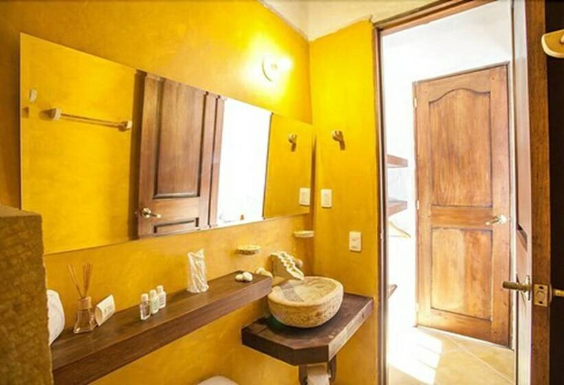 غرفة قياسية ثلاثية, Hicasua Y Centro De Convenciones