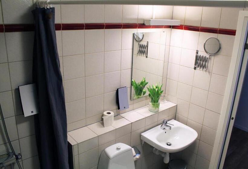 اتاق خانوادگی, L Bjorkhaga