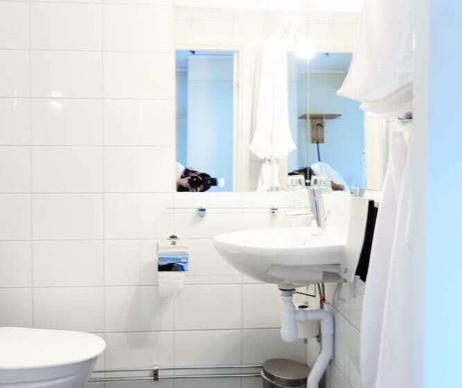 スタンダードルーム, L Bjorkhaga